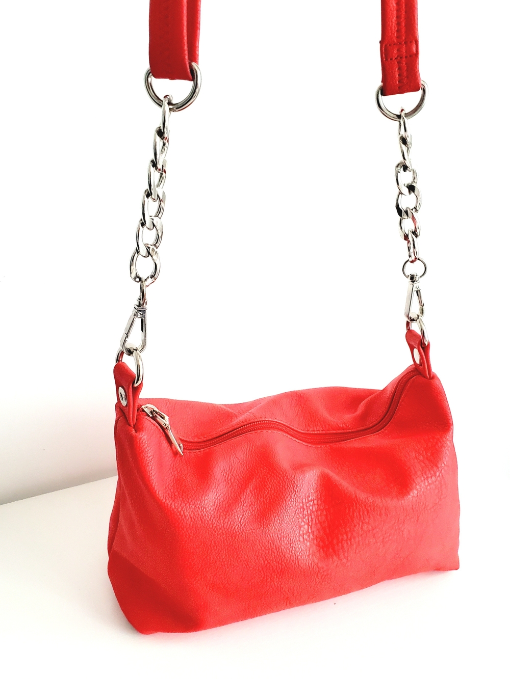 Red Women's Vegan Leather Shoulder Bag with Chain Strap